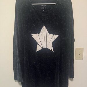 Black Star Graphic Long Sleeve Shirt